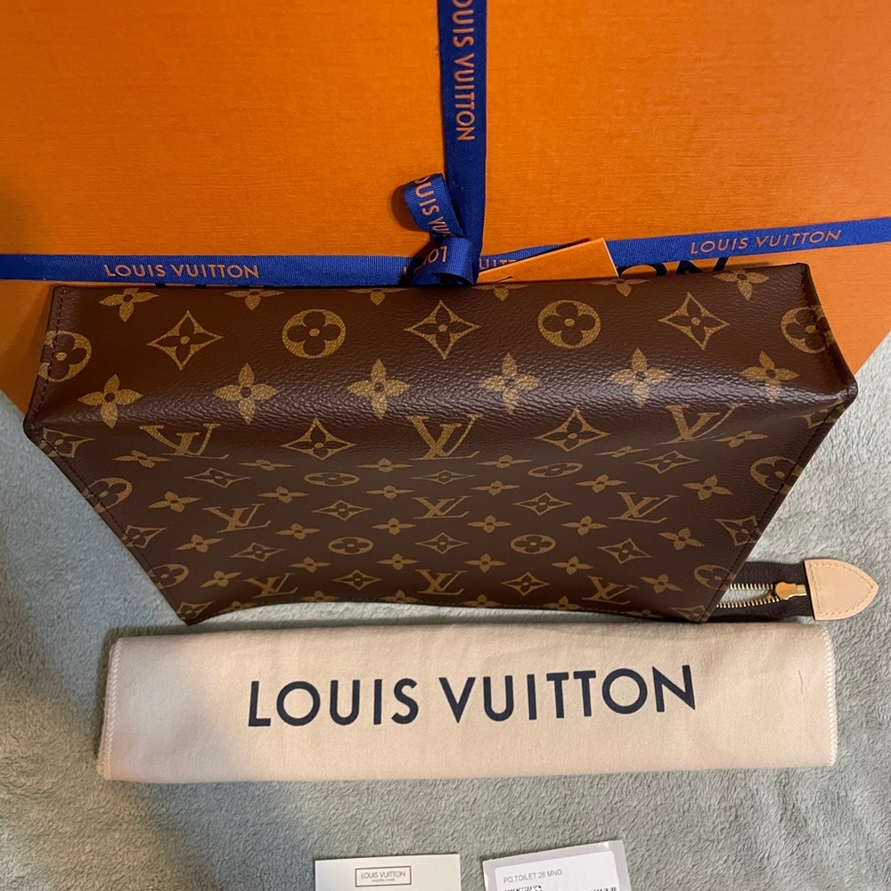 🛑SOLD🛑 Louis Vuitton Toiletry 26 Pouch - Picture 8 of 12